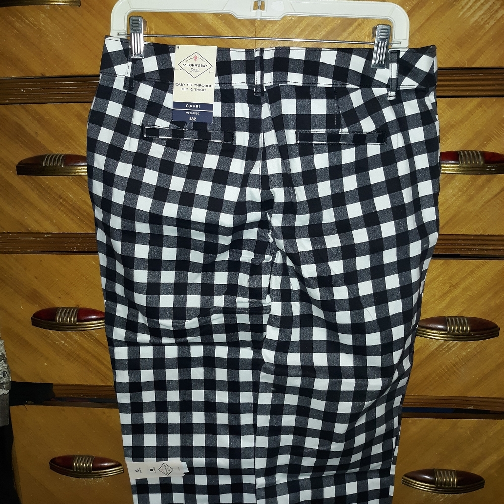 Capris - Picture 3 of 3